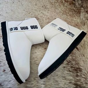 UGG Classic Mini Side Logo II